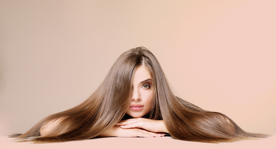 Glatte Haare - So bändigst Du Dein Haar auch ohne Hitze